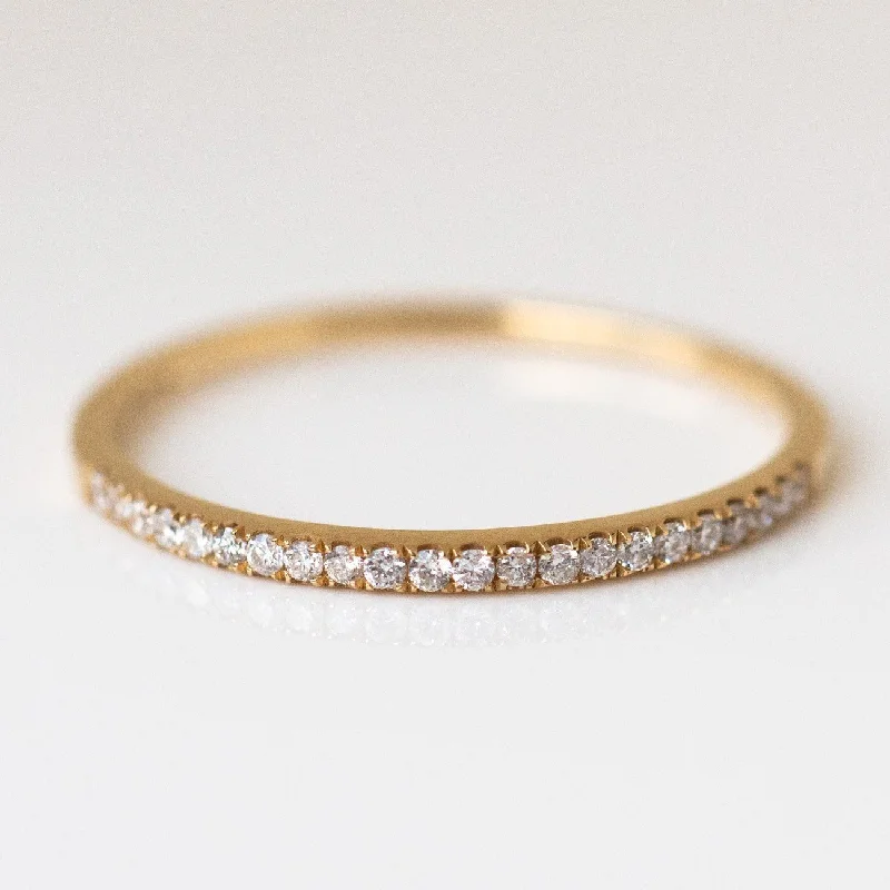 Classic Men’s Wedding Bands For Simple Style-Solid Gold Simple Pave Diamond Band