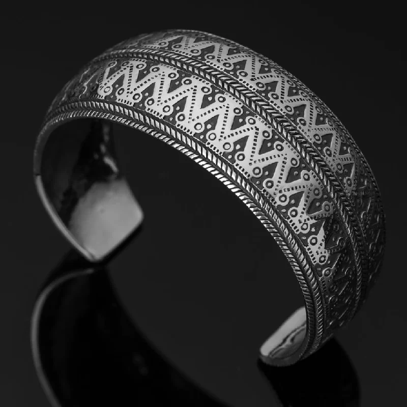 Bracelets For Style Inspiration-Premium Spillings Bracelet, Silver